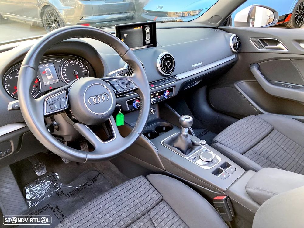 Audi A3 Cabrio 1.6 TDI (clean diesel) Attraction - 24