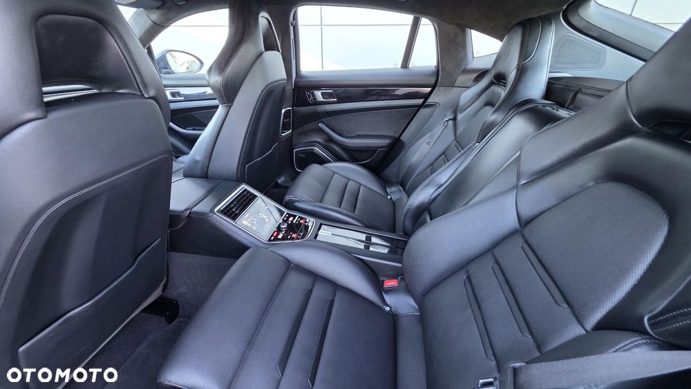 Porsche Panamera 4S - 22