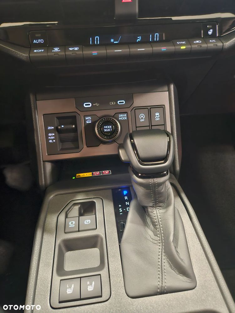 Toyota Hilux 2.8 D-4D mHEV Double Cab Invincible 4x4 - 17