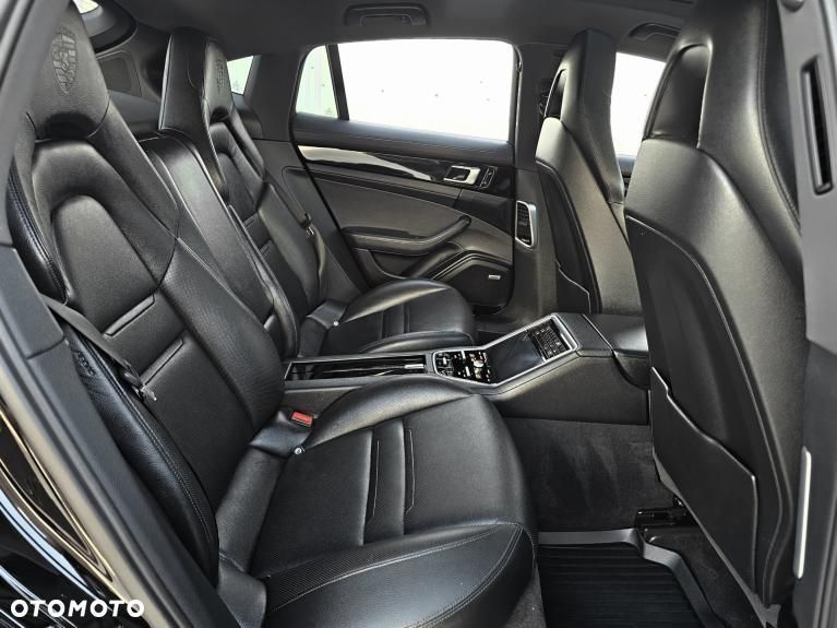 Porsche Panamera 4S - 9