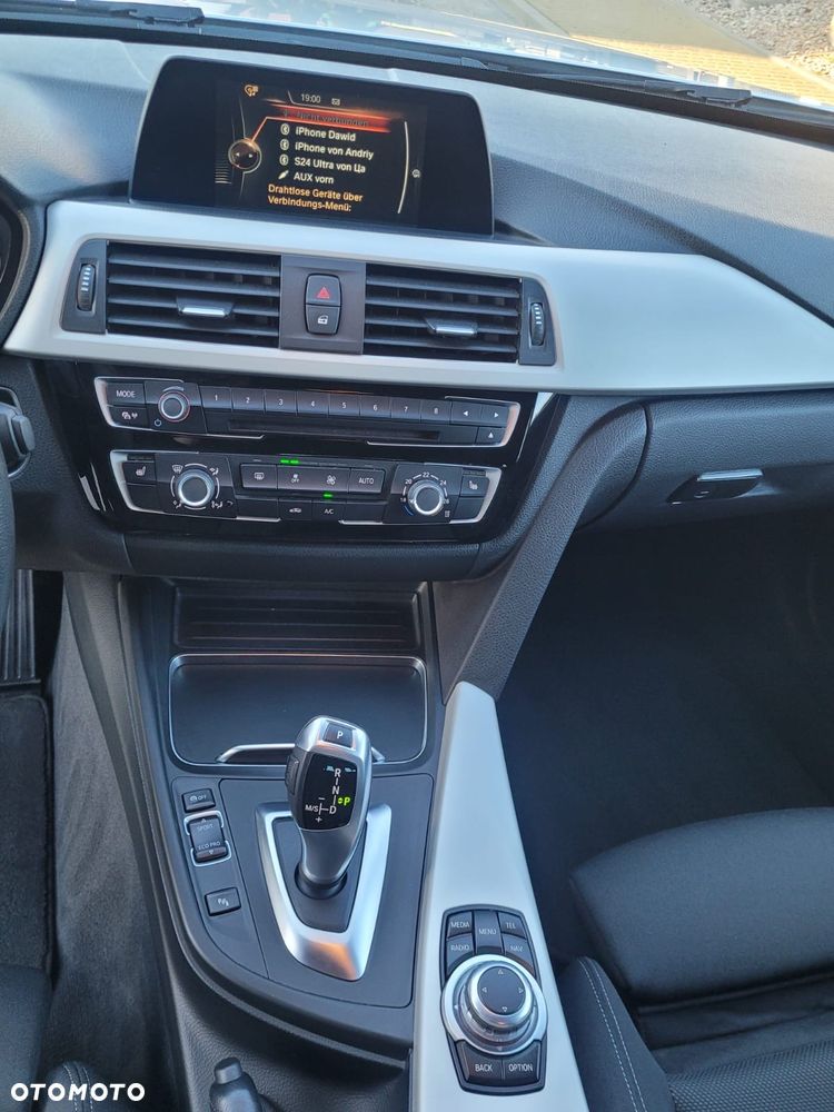 BMW Seria 3 318d Sport Line - 27