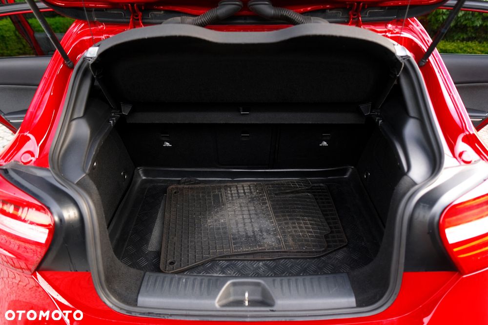 Mercedes-Benz Klasa A 180 7G-DCT - 34