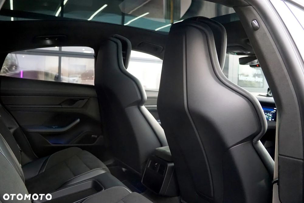 Porsche Taycan GTS - 29