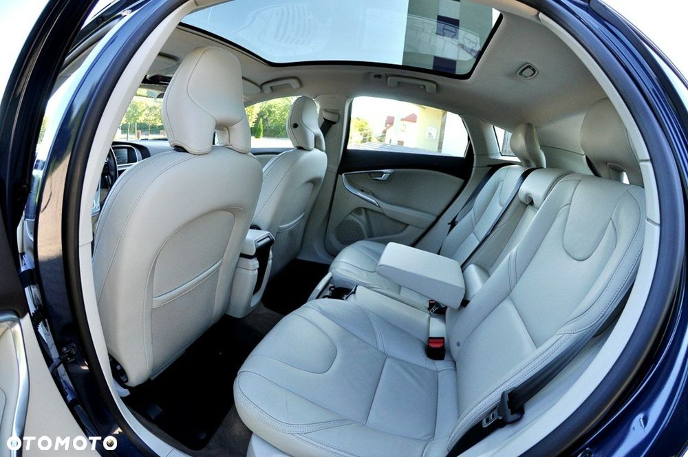 Volvo V40 Cross Country D2 Momentum - 11