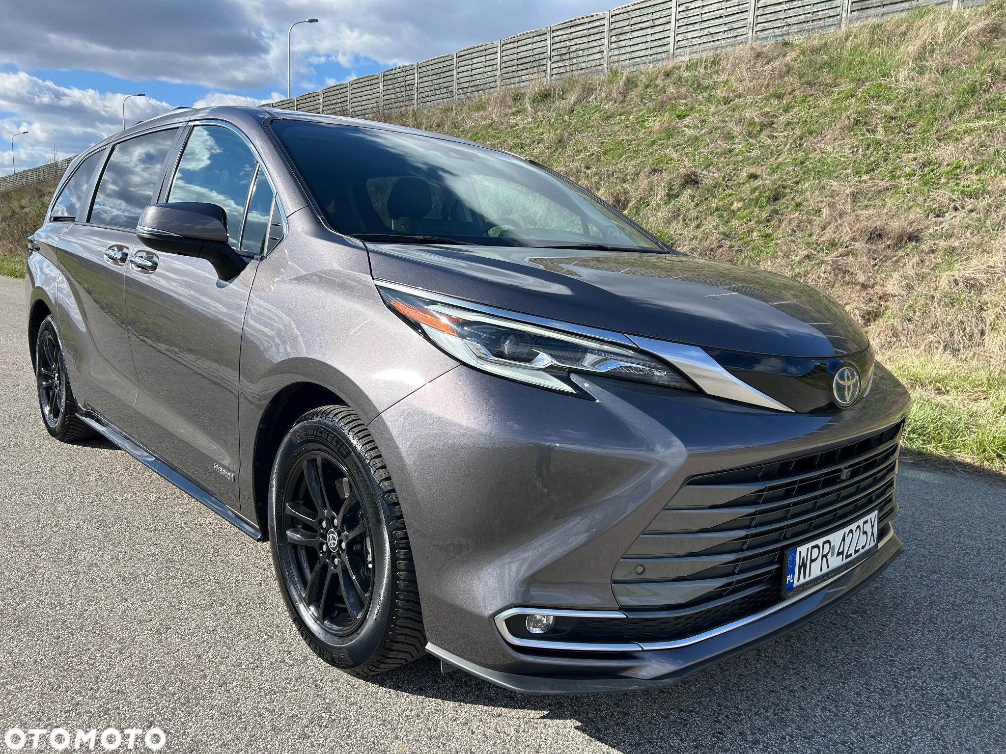 Toyota Sienna - 5
