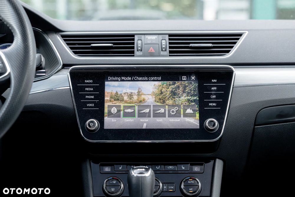 Skoda Superb 2.0 TSI 4x4 Scout DSG - 29