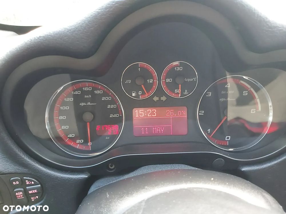 Alfa Romeo 147 1.9 JTD 16V Progress - 12