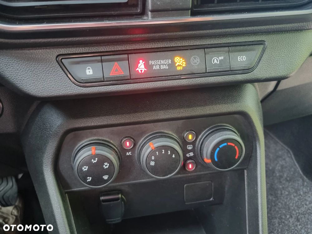 Dacia Sandero TCe 90 Essential - 24
