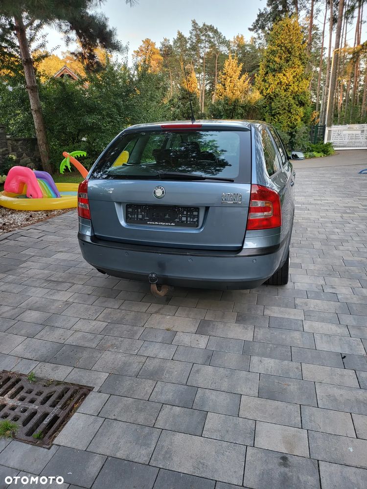 Skoda Octavia 1.6 Combi Ambiente - 5