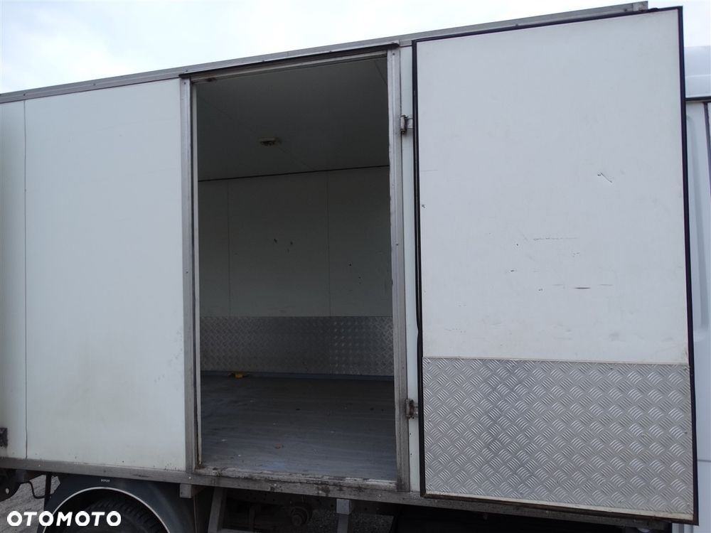 Mercedes-Benz 609 - 6