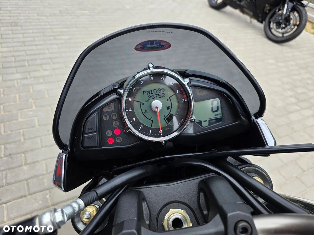 Suzuki GSX - 28