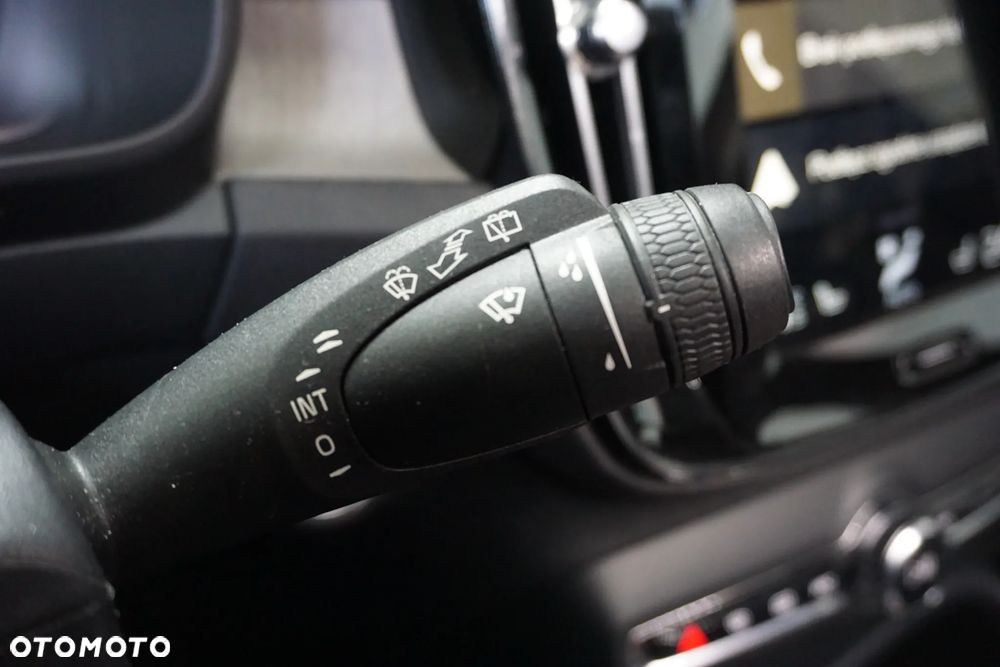 Volvo XC 40 B4 B AWD Momentum Pro - 30