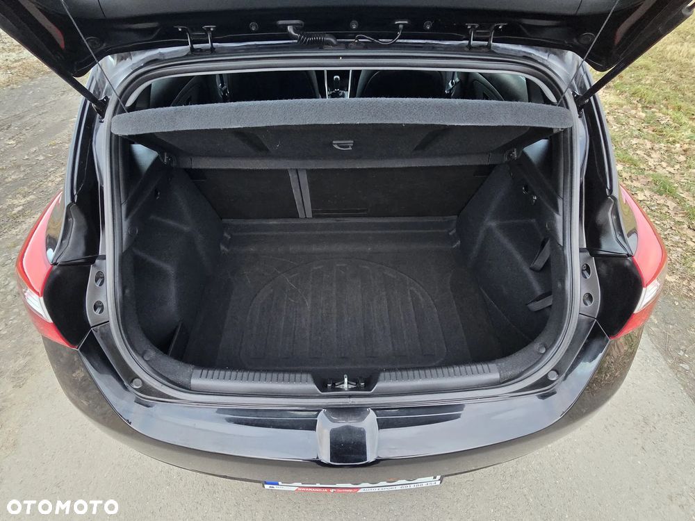 Hyundai i30 1.4 Fifa World Cup Edition - 9