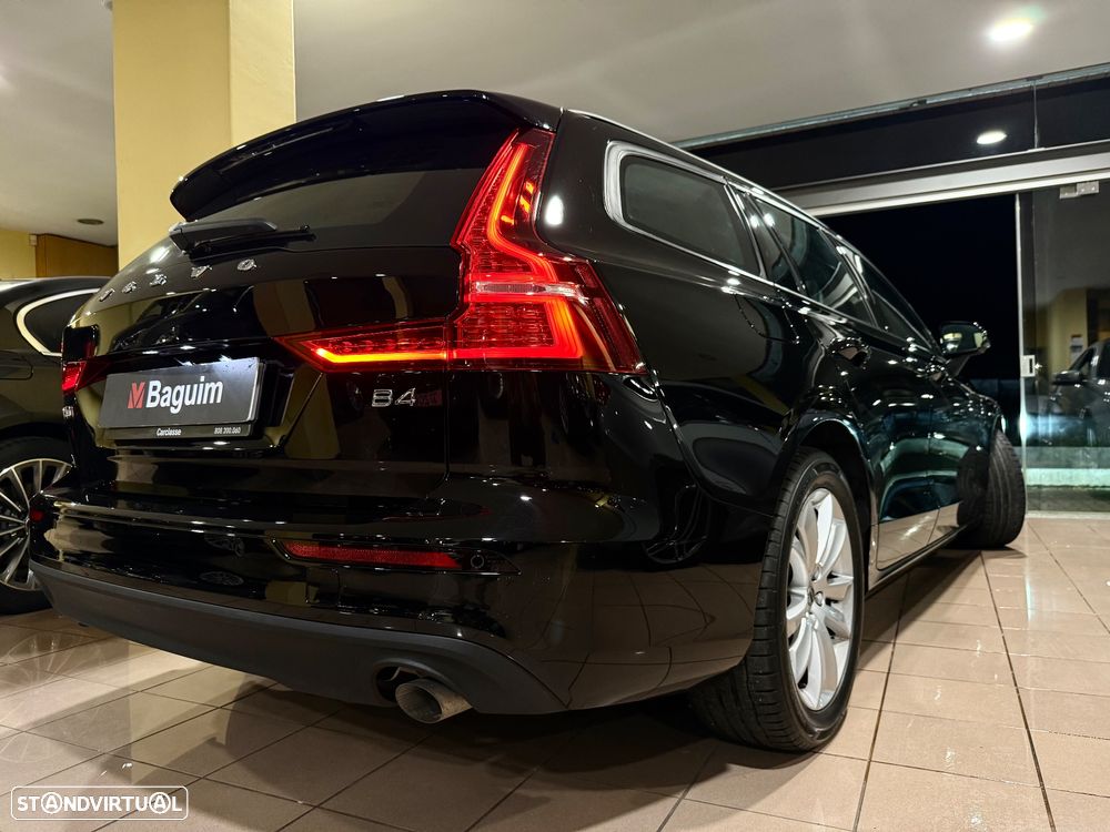 Volvo V60 2.0 B4 Momentum Geartronic - 23
