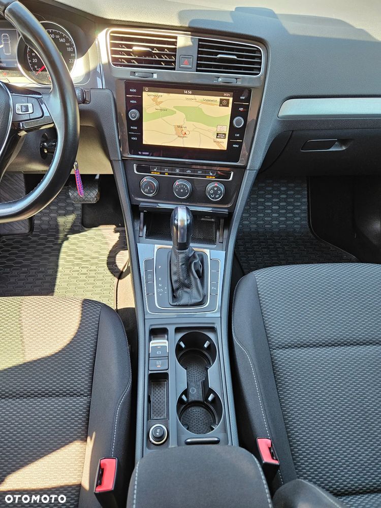 Volkswagen Golf - 22