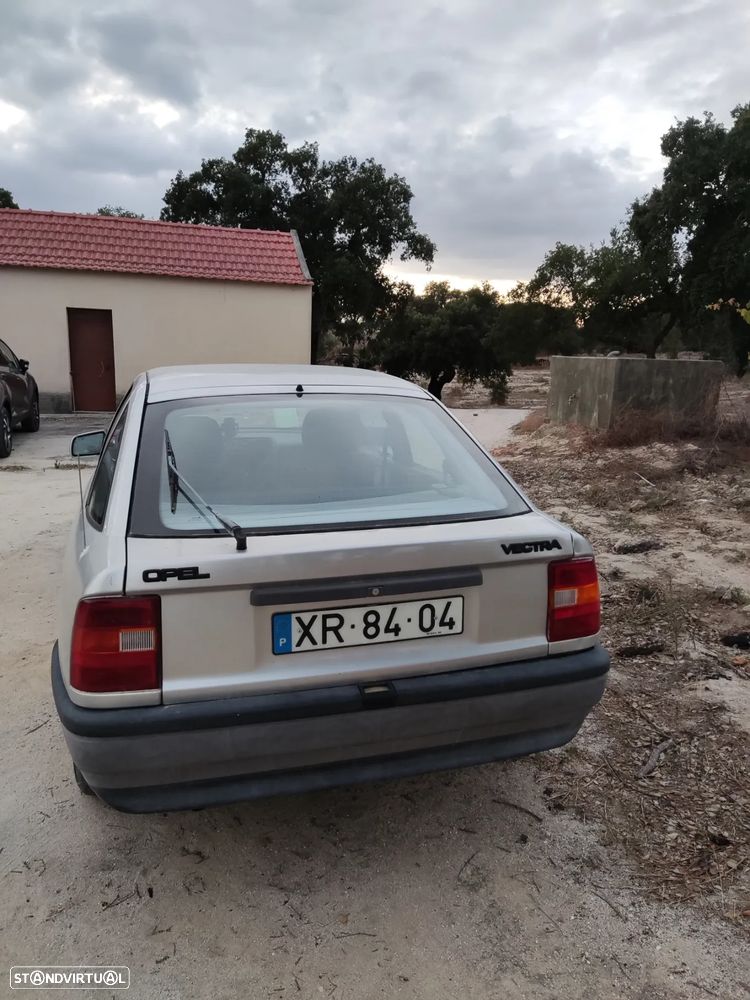 Opel Vectra 1.4 GL - 11