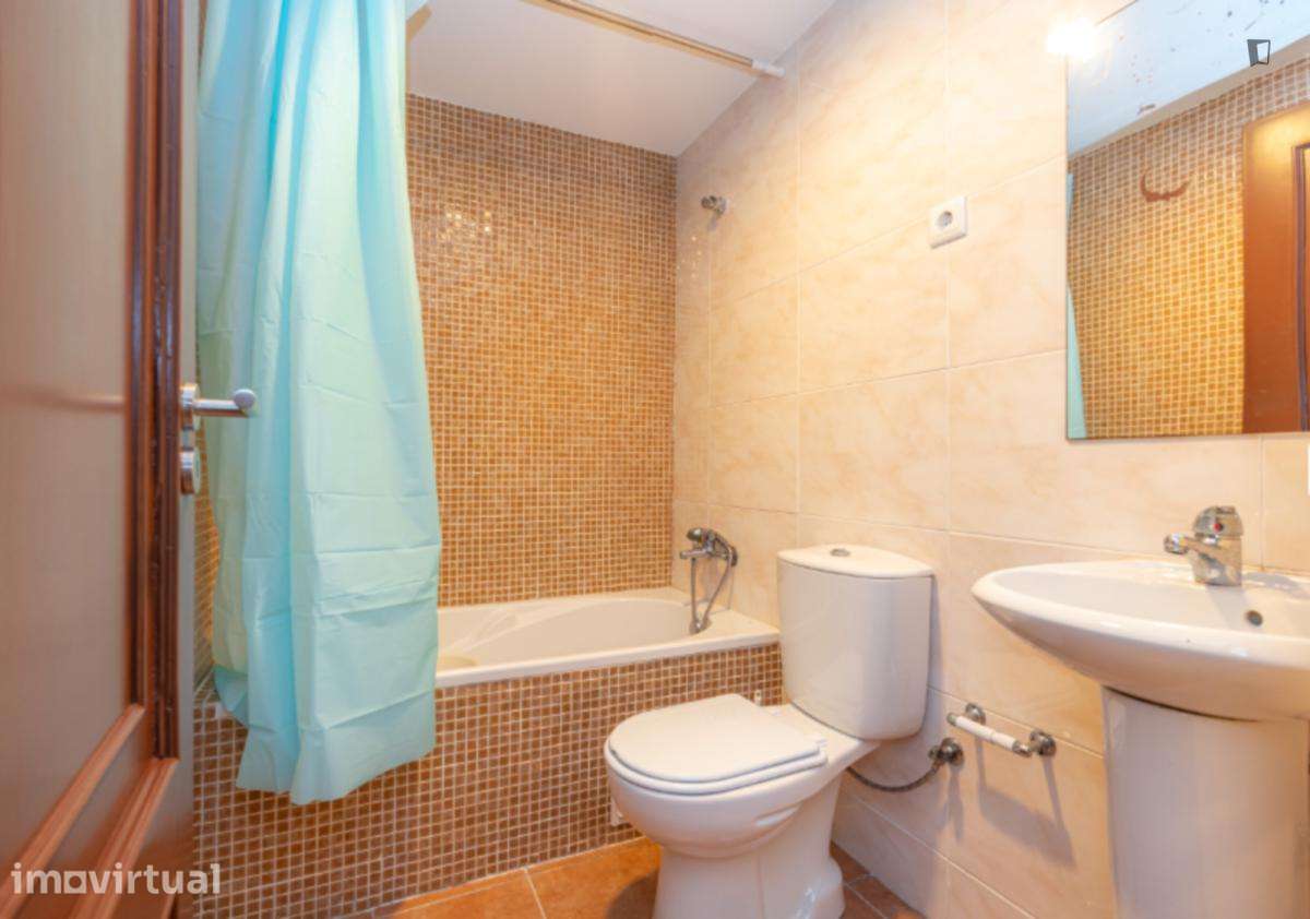 Quarto - localizado em São Martinho de Bispo Coimbra - Grande imagem: 4/18