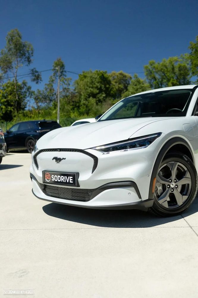 Ford Mustang Mach-E 75.7 kWh Premium AWD - 11