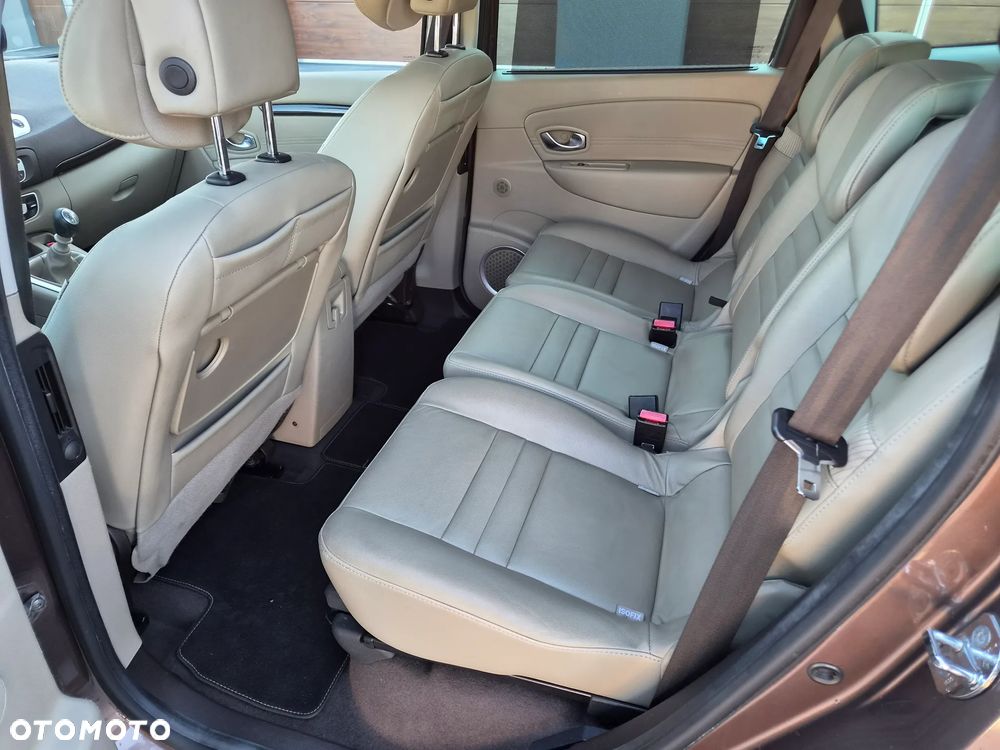 Renault Grand Scenic - 16
