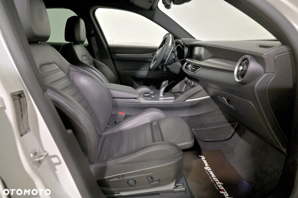 Alfa Romeo Stelvio 2.0 Turbo TI Q4 - 35