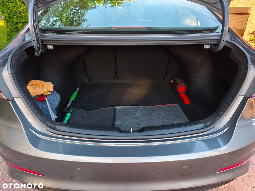 Hyundai Elantra 1.6 Comfort - 11