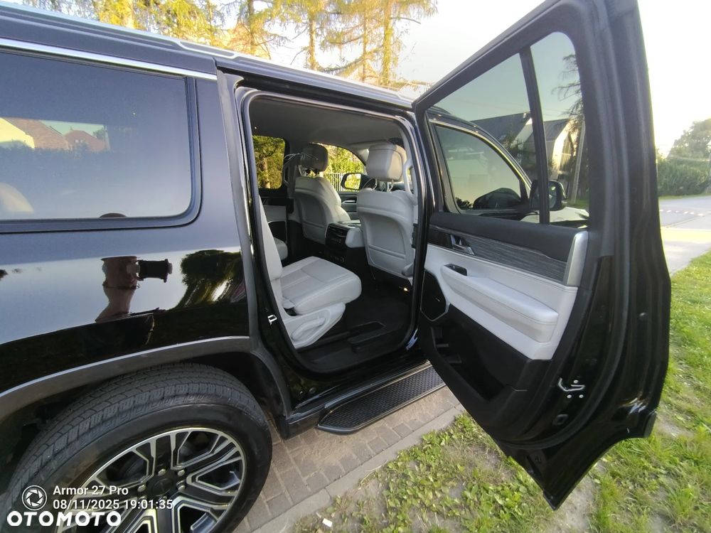 Jeep Wagoneer - 11