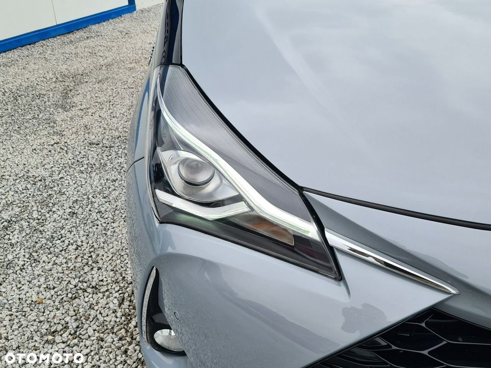 Toyota Yaris Hybrid 100 Premium - 36
