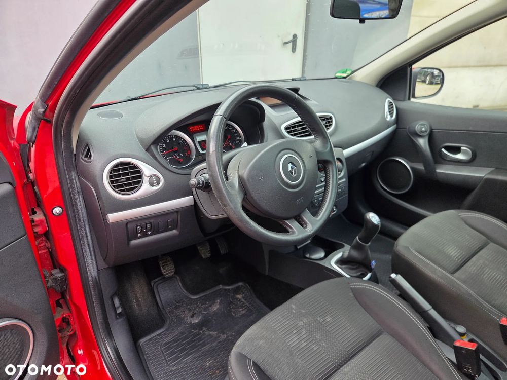 Renault Clio 1.2 16V 75 Expression - 11