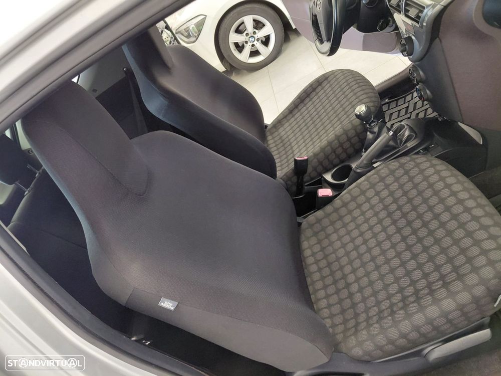 Toyota iQ 1.0 VVT-i - 21