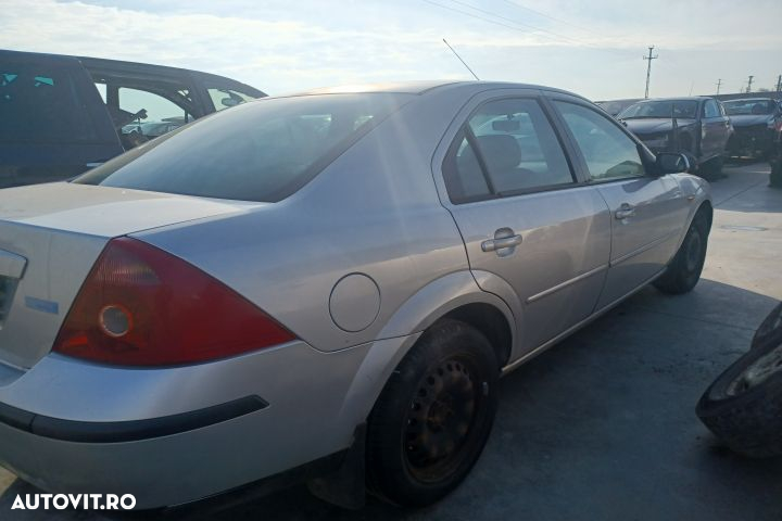 Far dreapta Ford Mondeo MK3  [din 2000 pana  2003] Sedan 1.8 MT (125 - 13