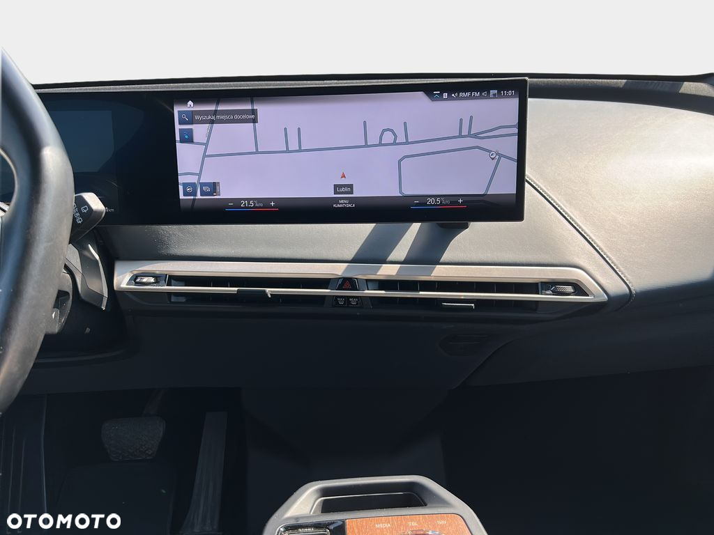 BMW iX xDrive40 76.6kWh Essence - 17
