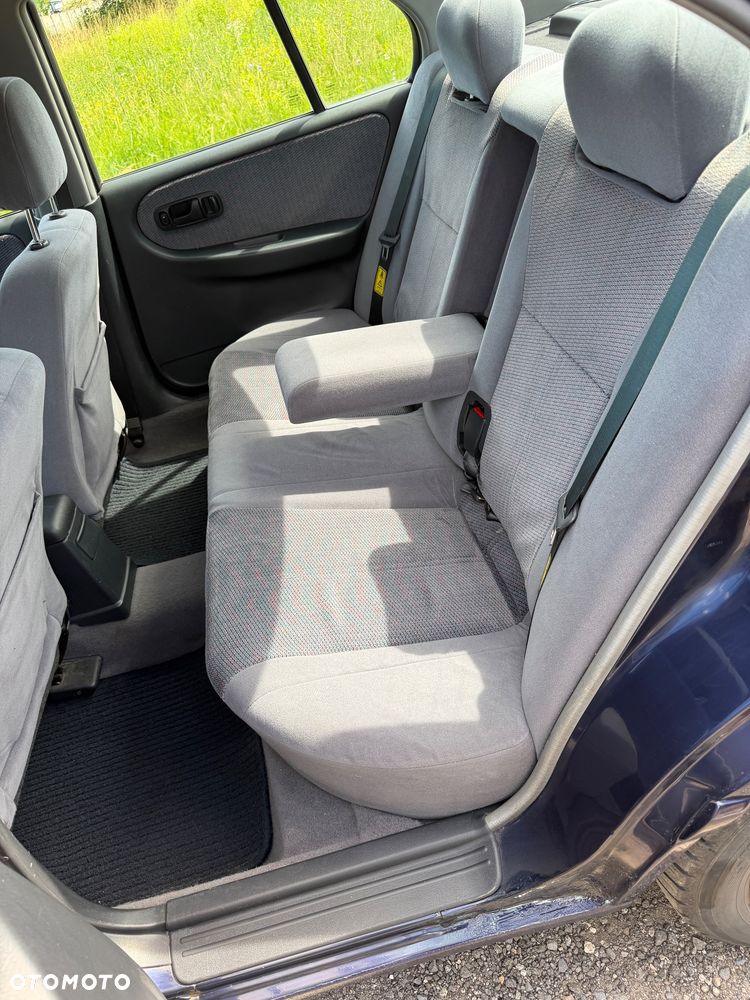 Nissan Primera 2.0 SLX - 12