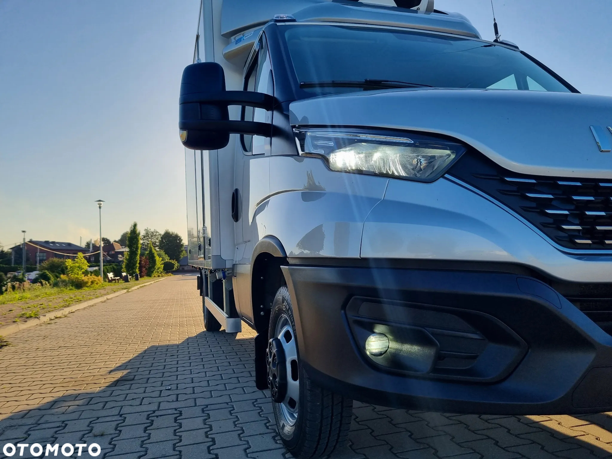 Iveco Daily 50-180 Hi-Matic Chłodnia 8-Palet -20/+20 Zasilanie Stacjonarne 230V Agregat ZANOTTI 350 / UNIKAT / - 25