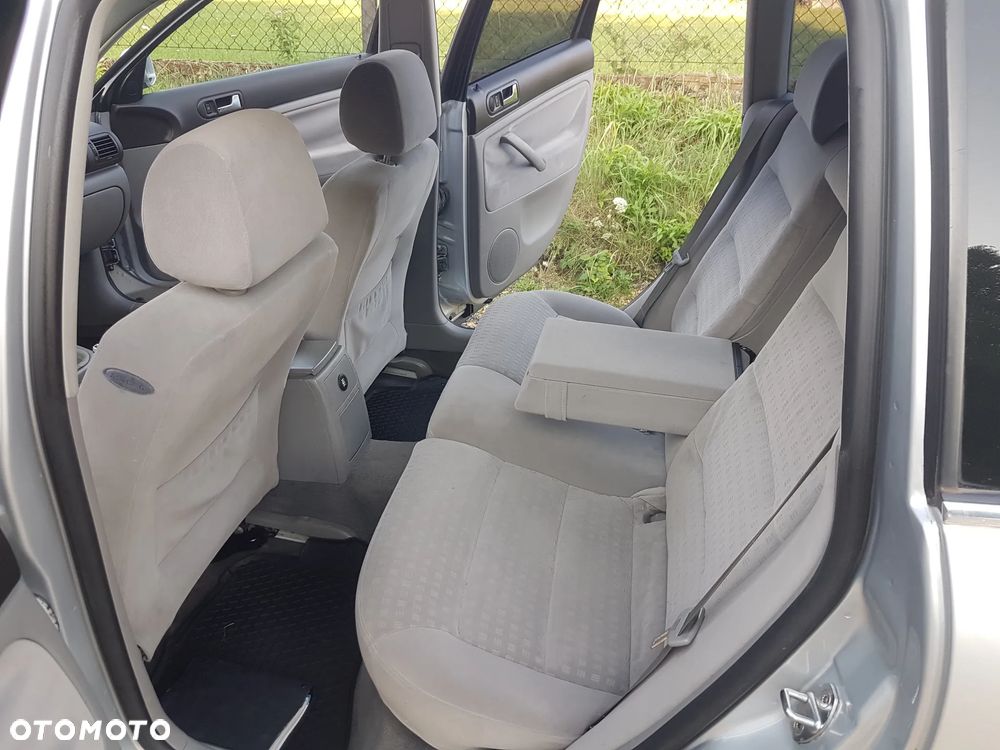 Volkswagen Passat 1.8 5V Turbo Comfortline Family - 15