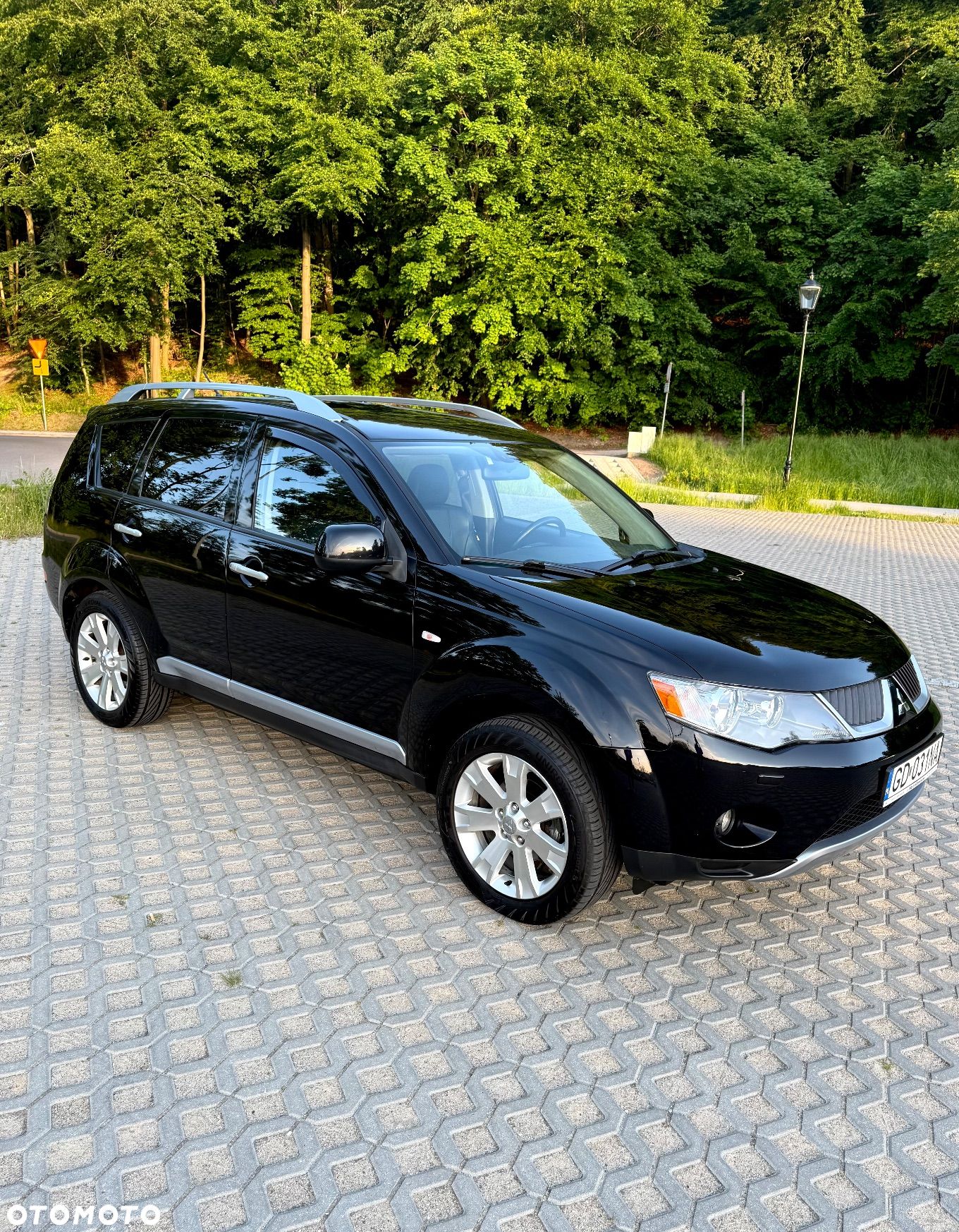 Mitsubishi Outlander - 1