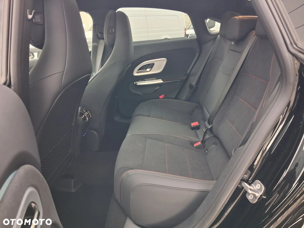 Mercedes-Benz CLA 200 mHEV 4-Matic 8G-DCT - 13