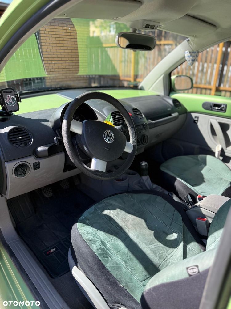 Volkswagen New Beetle - 4