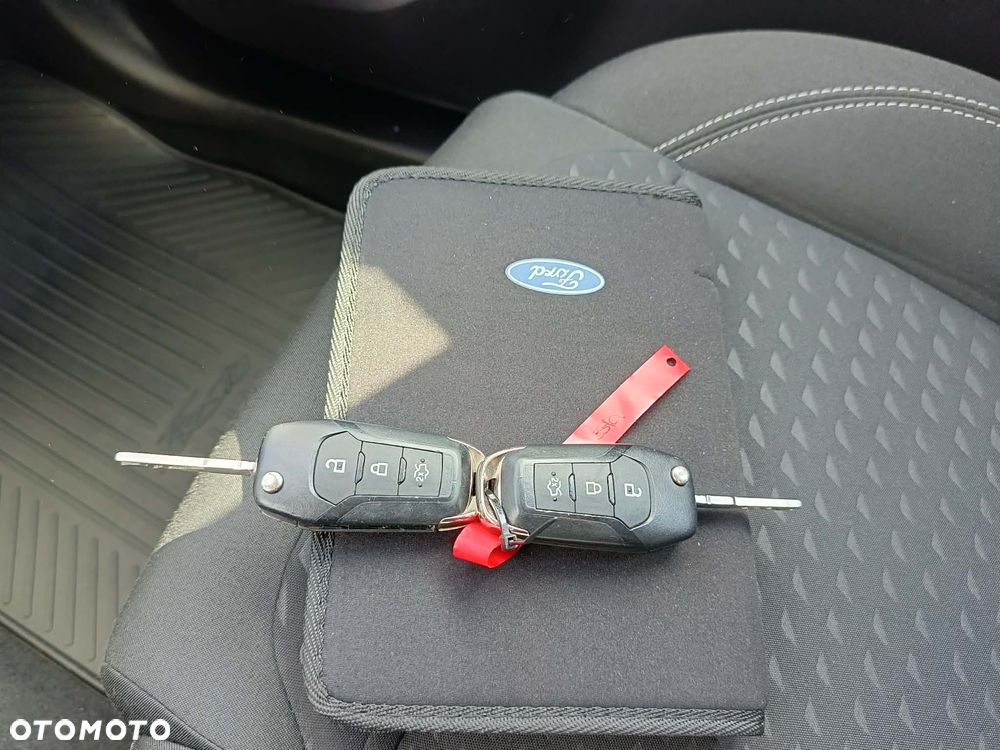 Ford Fiesta 1.1 S&S TITANIUM - 40