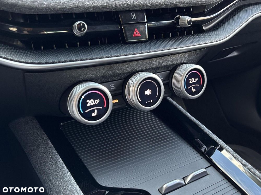 Skoda Superb 2.0 TDI SCR Selection DSG - 19