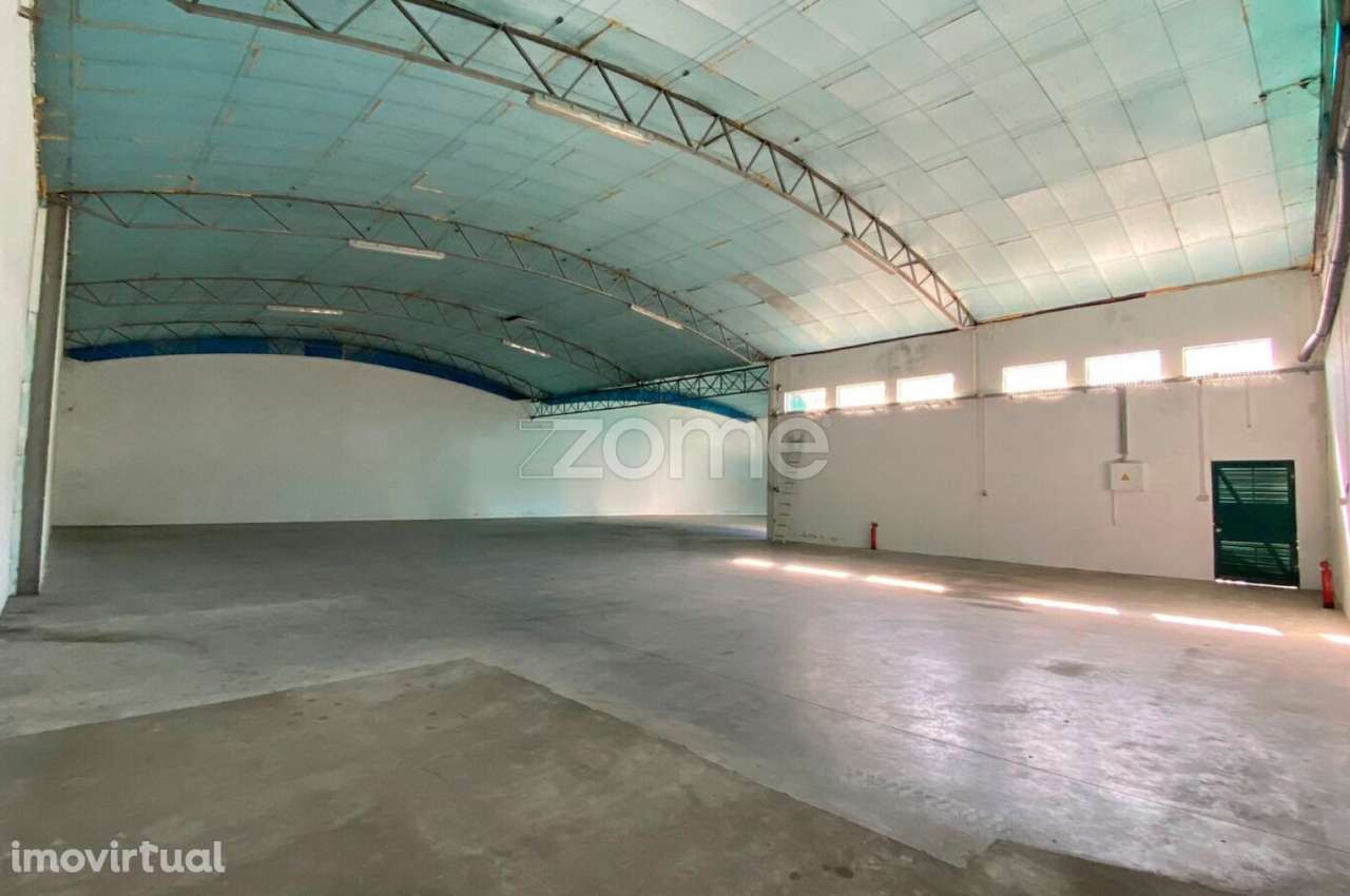 Oportunidade Única na Mealhada – Armazém à face da EN1 - Grande imagem: 2/7