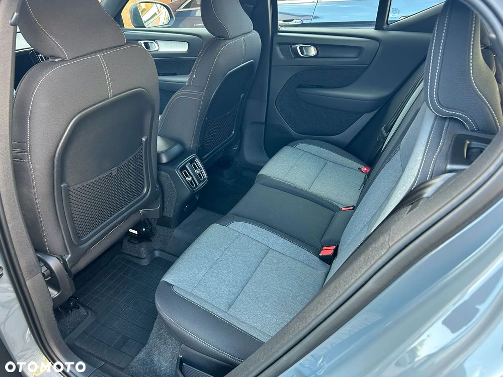Volvo XC 40 T3 Momentum Pro - 22
