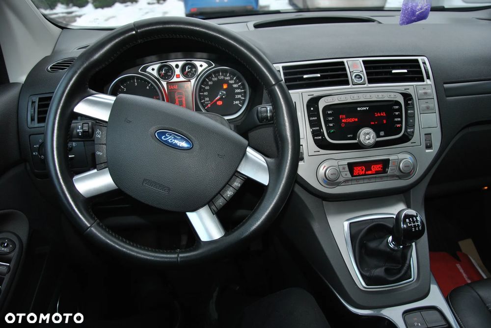 Ford Kuga 2.0 TDCi 2x4 Titanium - 13