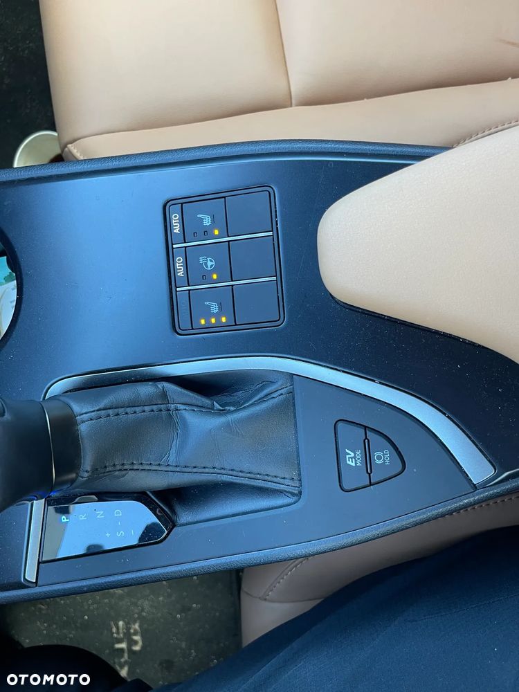 Lexus UX 200 GPF F Sport Design 2WD - 2