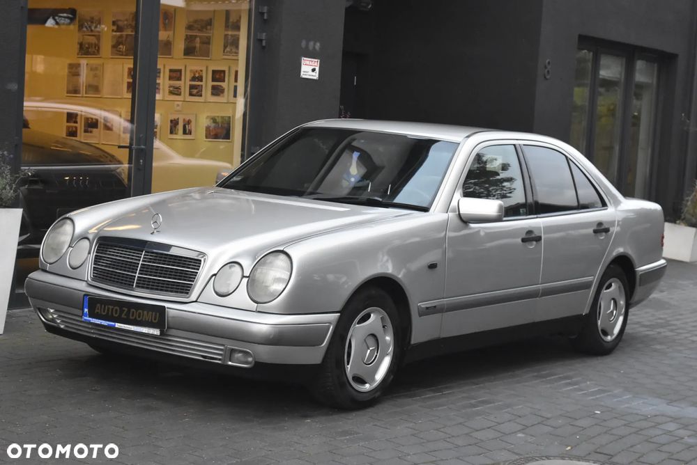 Mercedes-Benz Klasa E 230 Classic - 32