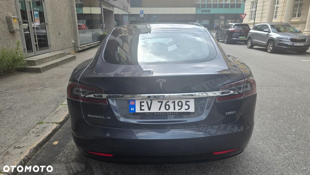 Tesla Model S - 6