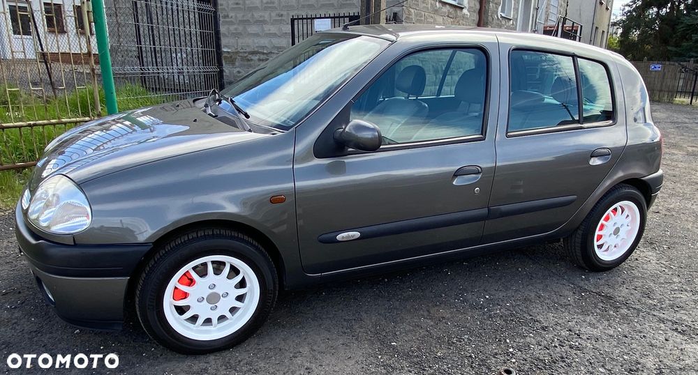 Renault Clio - 1