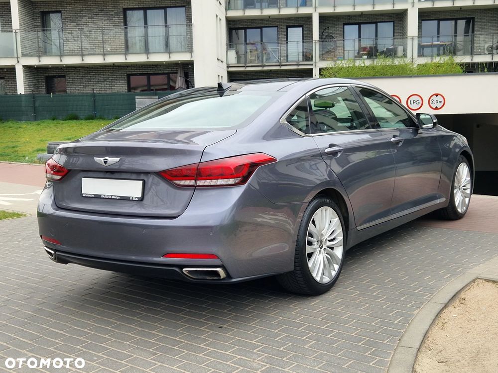 Hyundai Genesis - 4