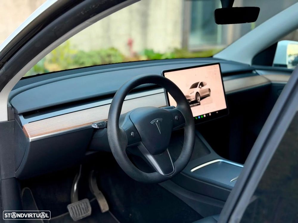 Tesla Model Y Long Range Dual Motor AWD - 8