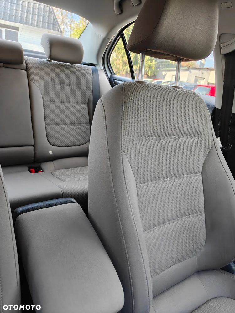 Volkswagen Jetta 1.6 TDI Comfortline DSG - 8