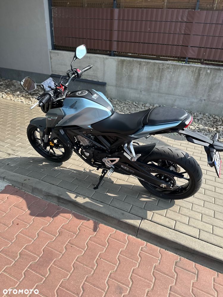 Honda CB - 1